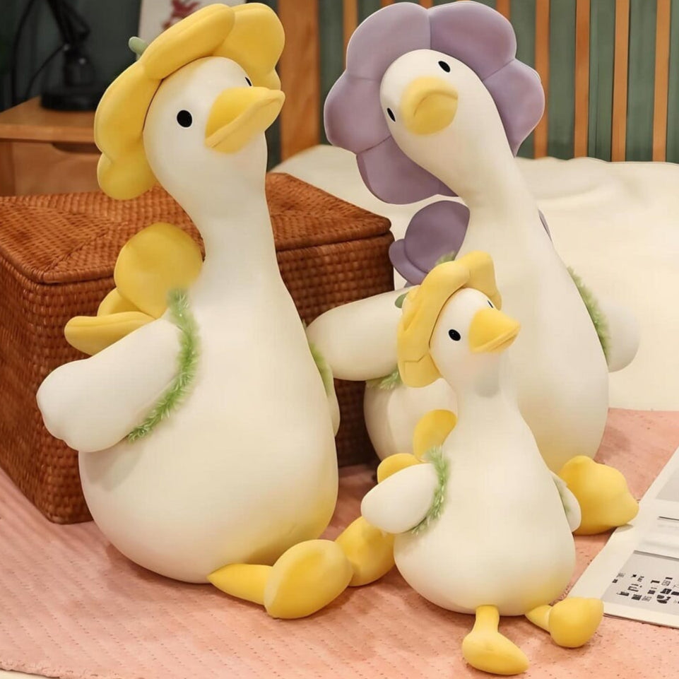 Cute flower duck plush toy, soft and cuddly stuffed animal Floral duck plush, adorable little plush toy for kids Flower-themed duck plush, perfect for spring and summer décor