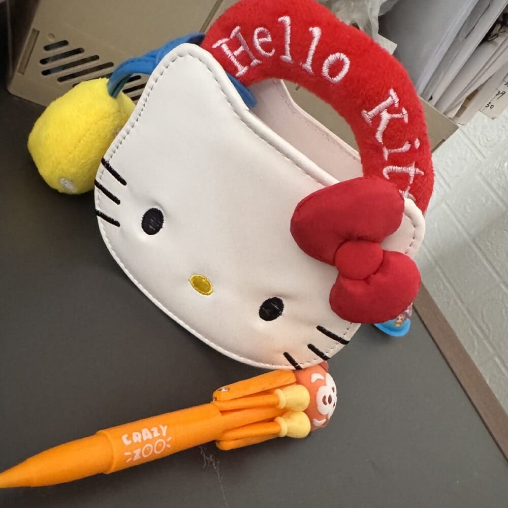 Mini Kelly cat crossbody bag for casual outings  Hello Kitty style handbag for toddlers and teens