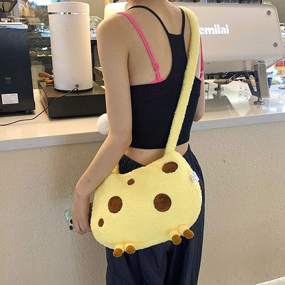 Animal-inspired giraffe crossbody bag, cute and fashionable for a fun look