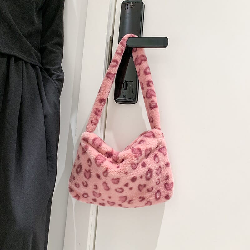 Black and white floral plush bag, cute and fashionable Japanese style for everyday outfits