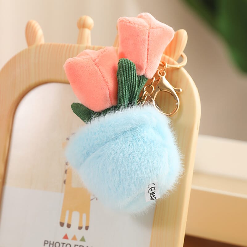 🌿 Nature-Inspired Keychain – Fun and realistic plant plush toy attached to a keyring for added charm. 💫