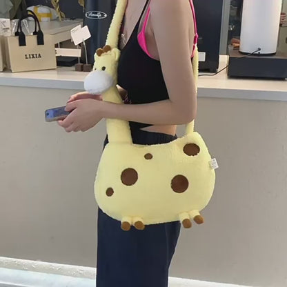 Cute giraffe crossbody handbag, quirky and playful design for a fun fashion statement  Giraffe-inspired crossbody bag, cute and stylish animal design for everyday use